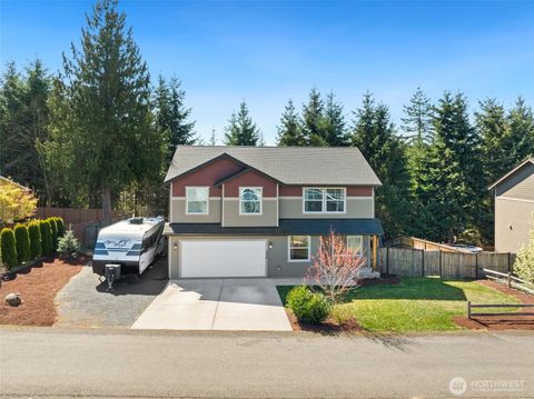 Photo of 204 Saint Helens Way, Winlock, WA 98596 (MLS # 2504702)