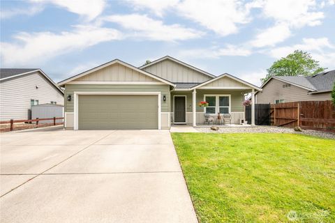 Photo of 135 Haley Drive, Longview, WA 98632 (MLS # 2524657)