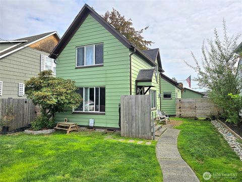 Photo of 1011 Cleveland Street, Aberdeen, WA 98520 (MLS # 2430187)