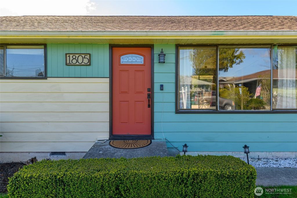 Photo of 1805 37th Street, Anacortes, WA 98221 (MLS # 2505651)