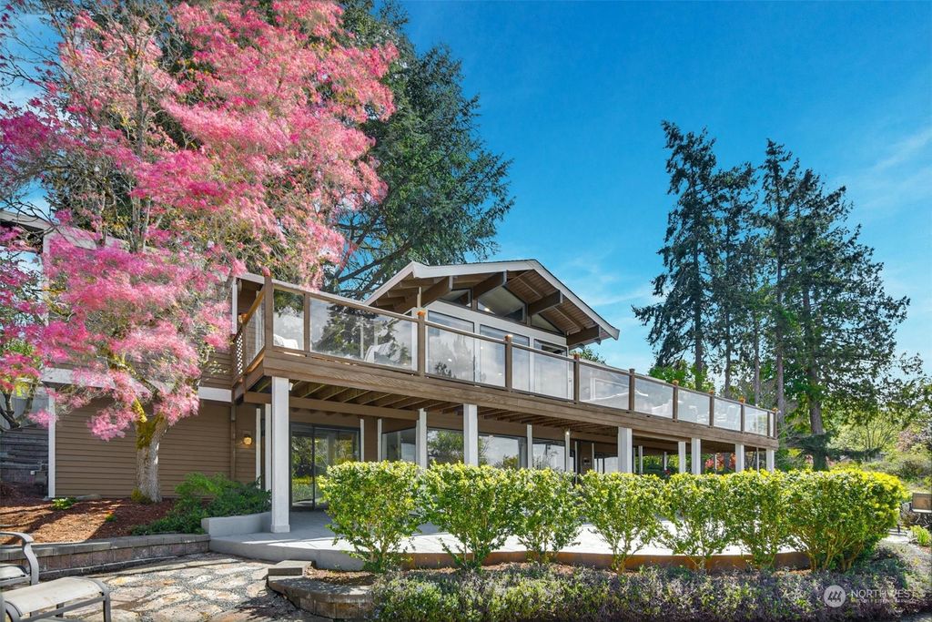 Photo of 12534 Holmes Point Drive NE, Kirkland, WA 98034 (MLS # 2251146)