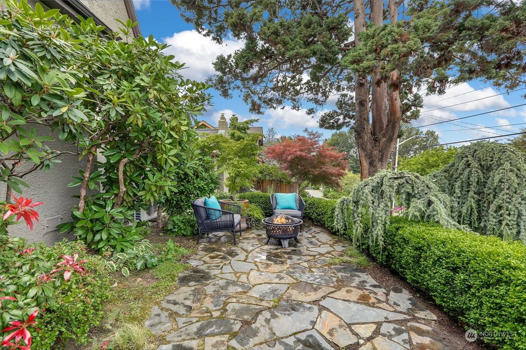 Photo of 2015 E Louisa Street, Seattle, WA 98112 (MLS # 2073785)