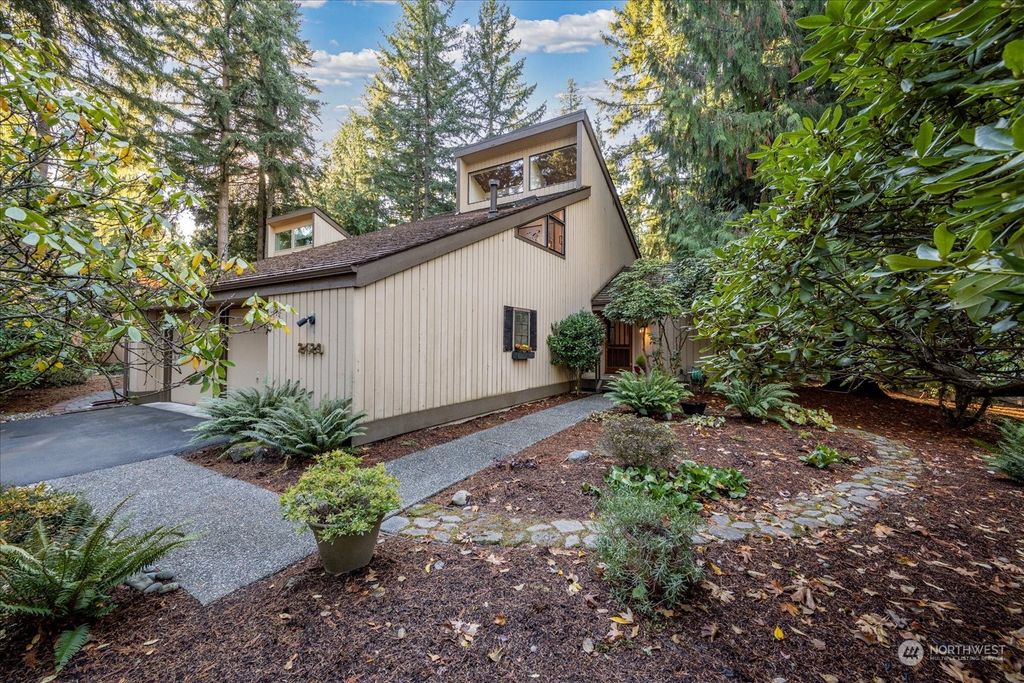 Photo of 2429 209th Avenue NE, Sammamish, WA 98074 (MLS # 2177552)