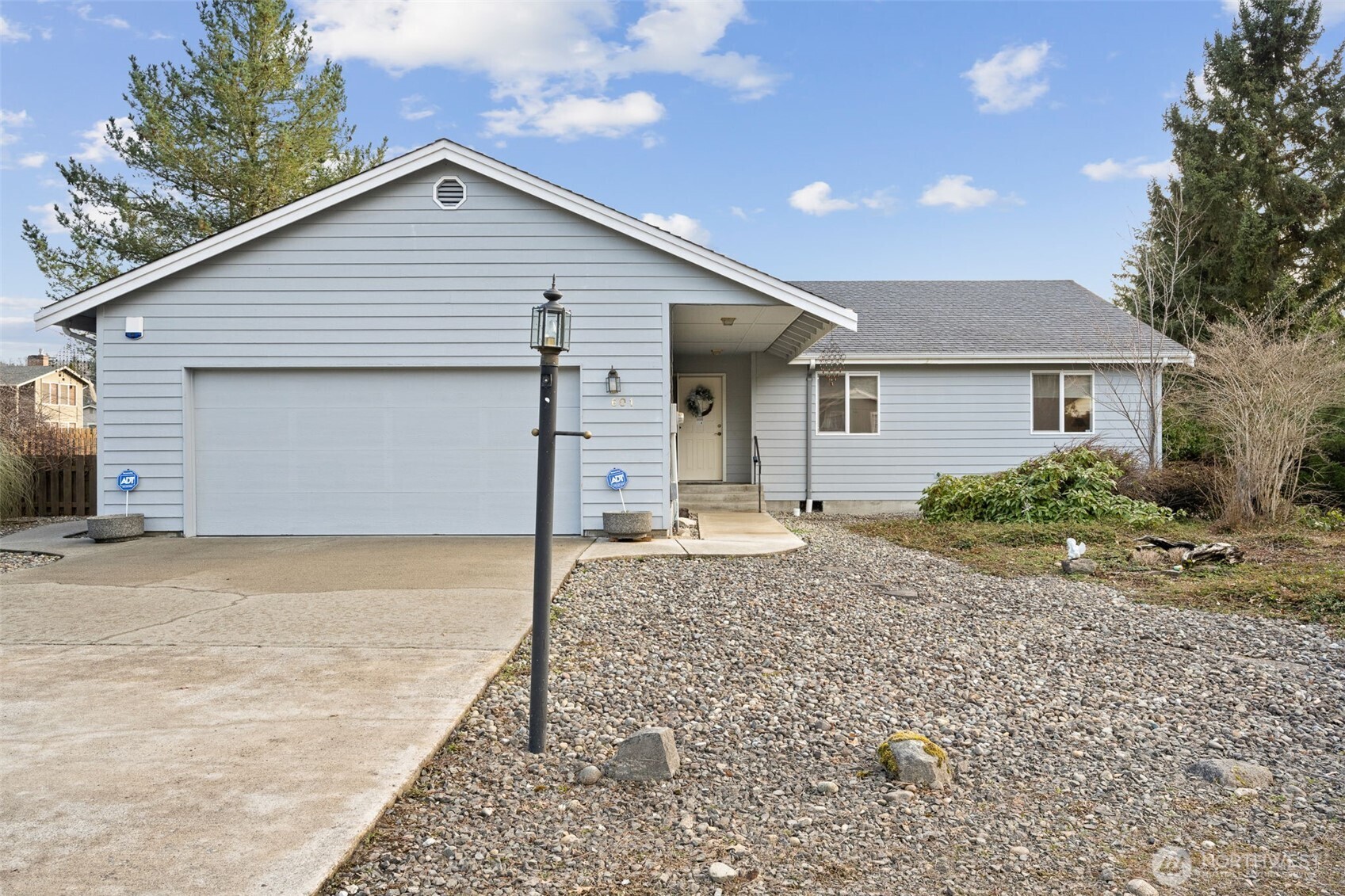 601 Williams Court W