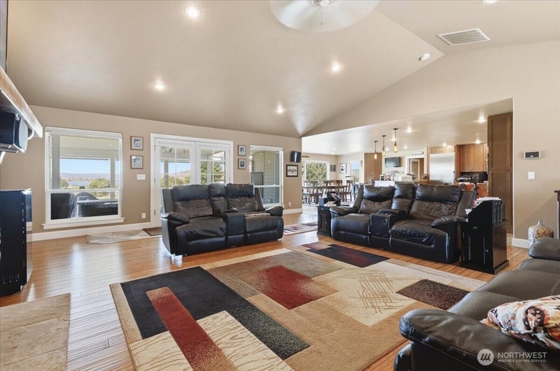 19985 Coulee View Road NE