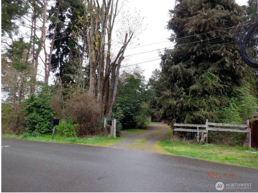 Photo of 13818 SE 10th Street, Bellevue, WA 98005 (MLS # 2360737)