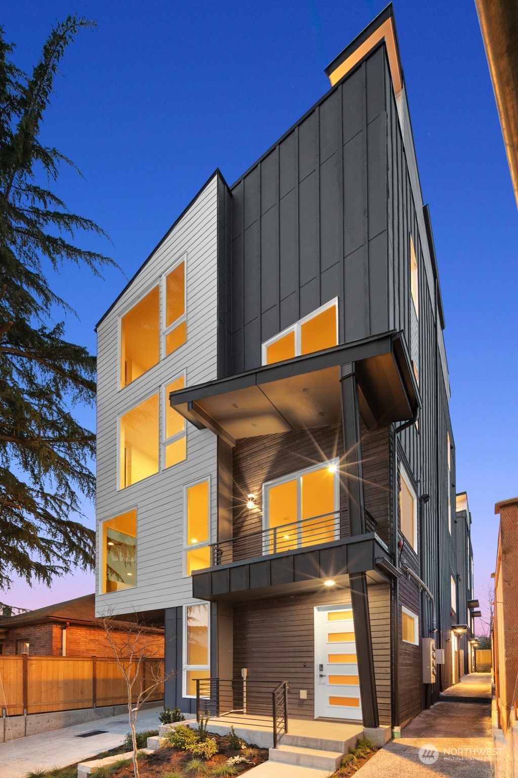 Photo of 1520 E Fir Street, Seattle, WA 98122 (MLS # 2231402)