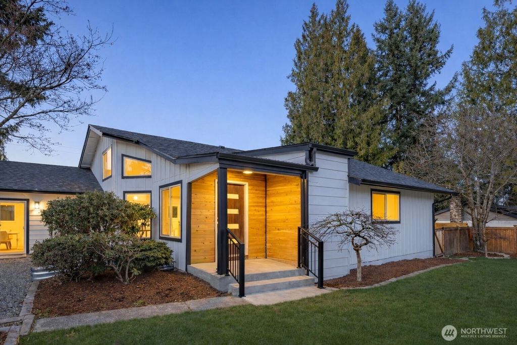 Photo of 2406 100th Street SE, Everett, WA 98208 (MLS # 2497334)