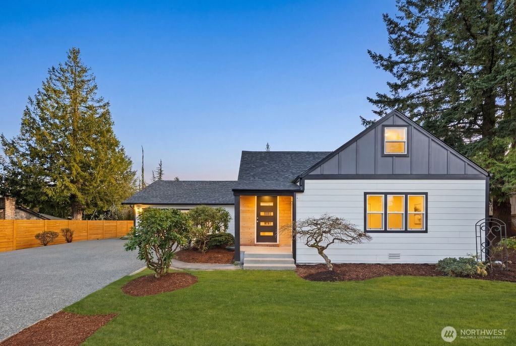 Photo of 2406 100th Street SE, Everett, WA 98208 (MLS # 2497334)