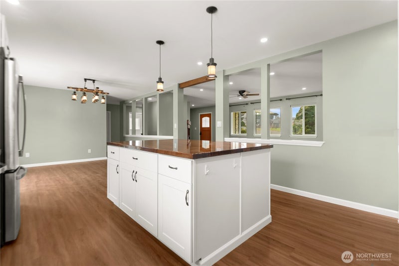 717 Ridge Drive W