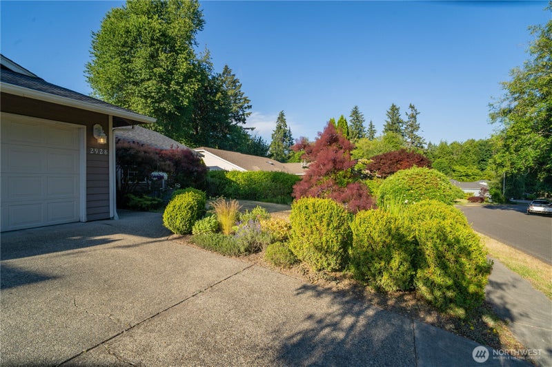 2928 Briar Lea Loop SE