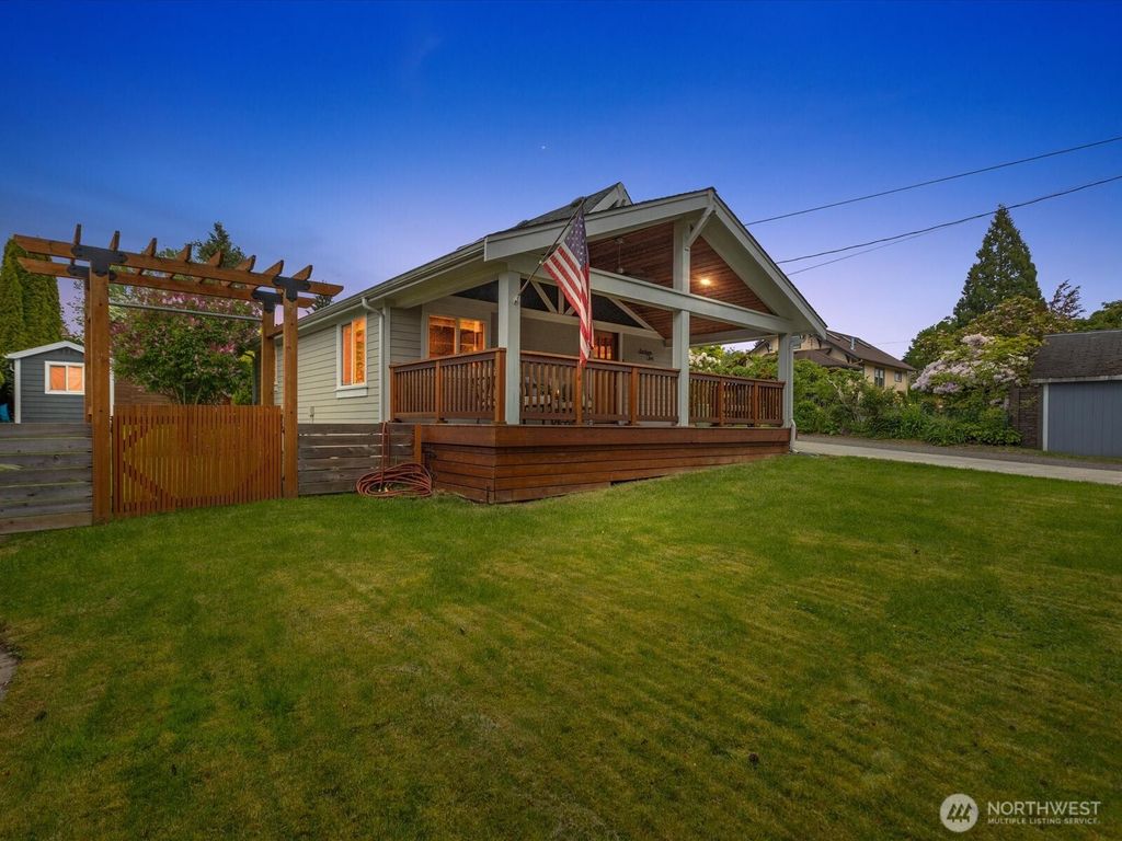Photo of 1610 2nd Street, Snohomish, WA 98290 (MLS # 2372600)