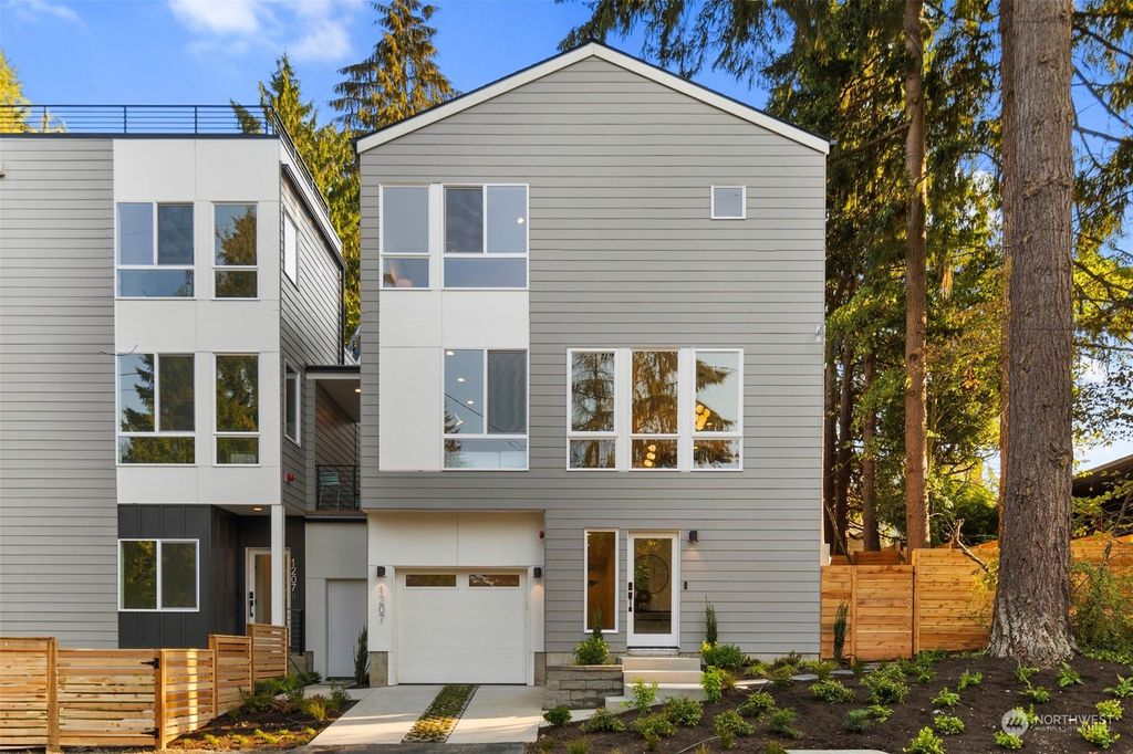 Photo of 1207 NE 104th Street, Seattle, WA 98125 (MLS # 2295957)