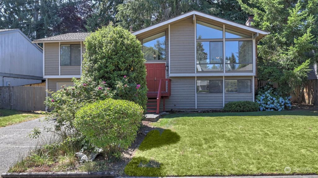 Photo of 15521 SE 178th Place, Renton, WA 98058 (MLS # 2162760)