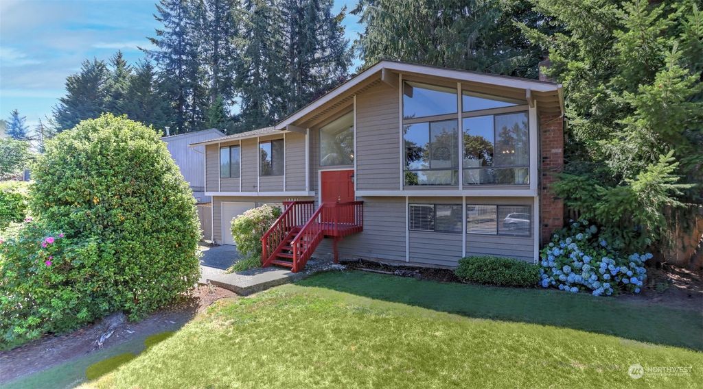 Photo of 15521 SE 178th Place, Renton, WA 98058 (MLS # 2162760)