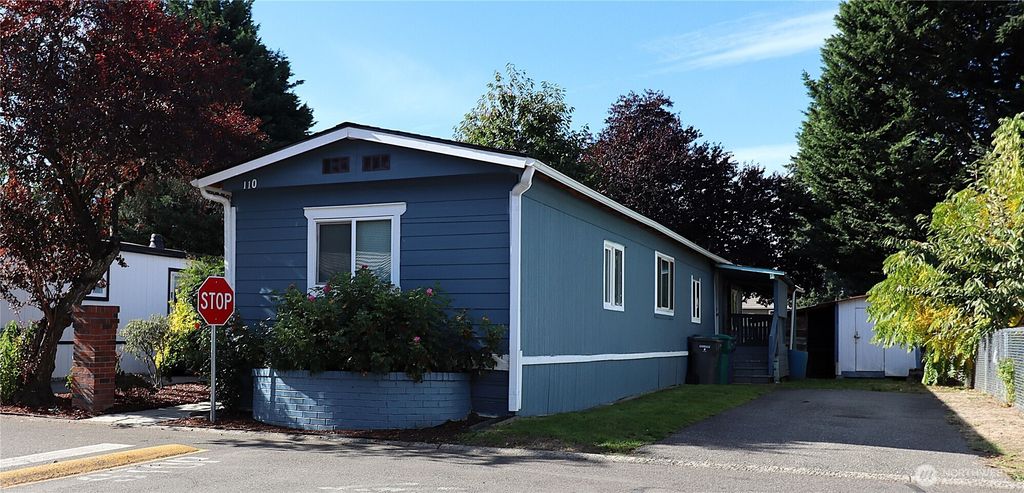 Photo of 401 37th Street SE #110, Auburn, WA 98002 (MLS # 2447003)