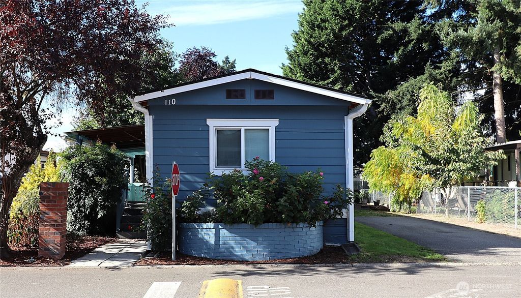 Photo of 401 37th Street SE #110, Auburn, WA 98002 (MLS # 2447003)