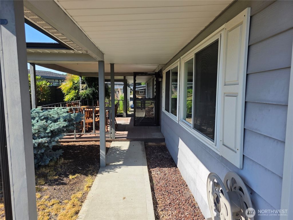 Photo of 1402 22nd Street NE #243, Auburn, WA 98002 (MLS # 2418273)