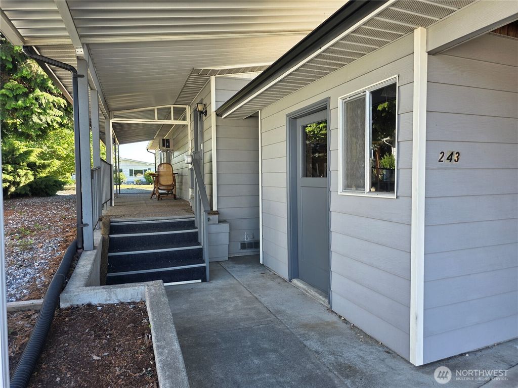 Photo of 1402 22nd Street NE #243, Auburn, WA 98002 (MLS # 2418273)