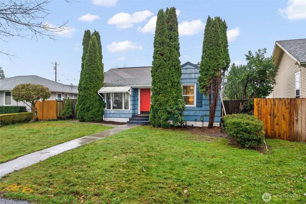 Photo of 1715 McDougall Avenue, Everett, WA 98201 (MLS # 2460208)