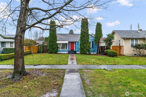 Photo of 1715 McDougall Avenue, Everett, WA 98201 (MLS # 2460208)