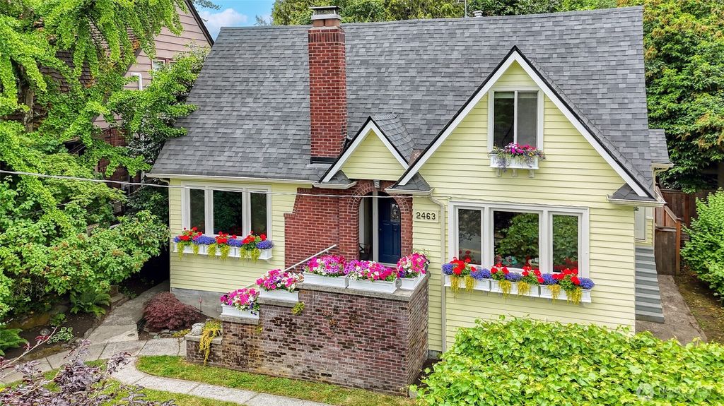 Photo of 2463 26th Avenue E, Seattle, WA 98112 (MLS # 2477076)