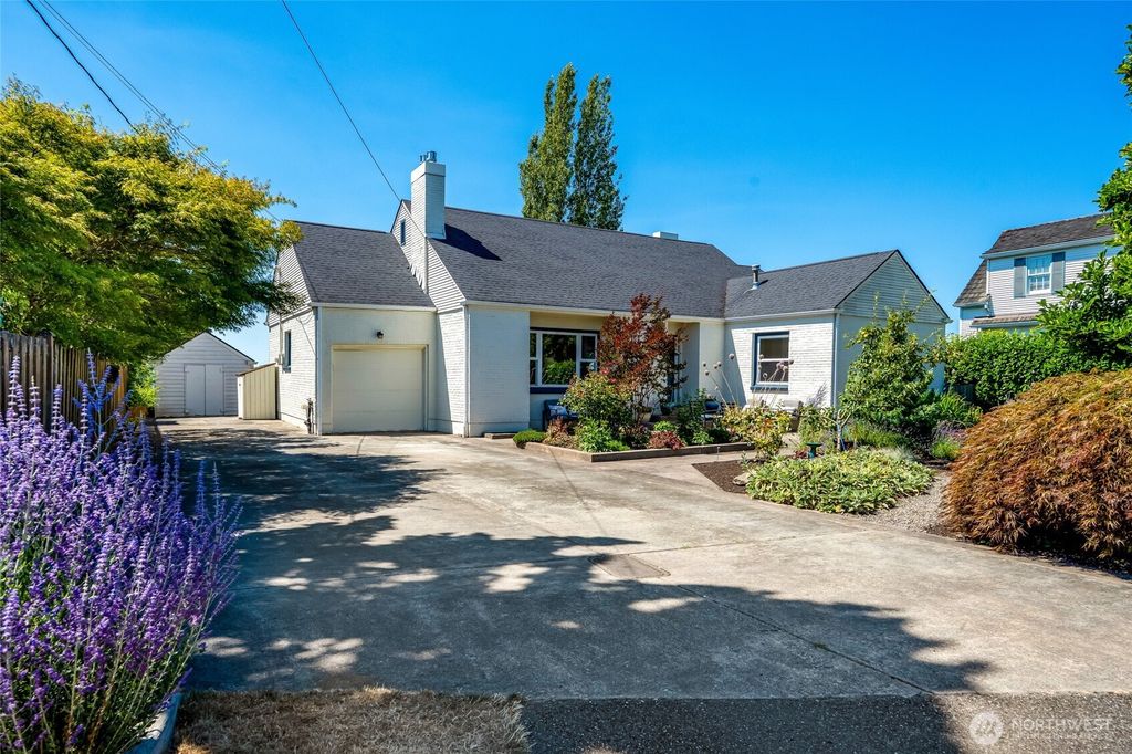 Photo of 410 Alverson Boulevard, Everett, WA 98201 (MLS # 2414538)