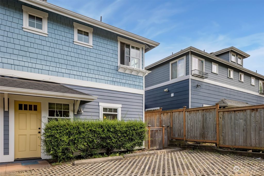 Photo of 717 26th Avenue #A, Seattle, WA 98122 (MLS # 2266796)