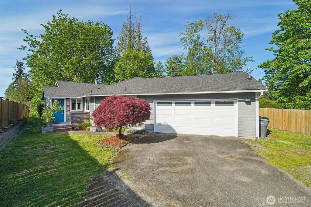 Photo of 131 Logan Road, Lynnwood, WA 98036 (MLS # 2384307)