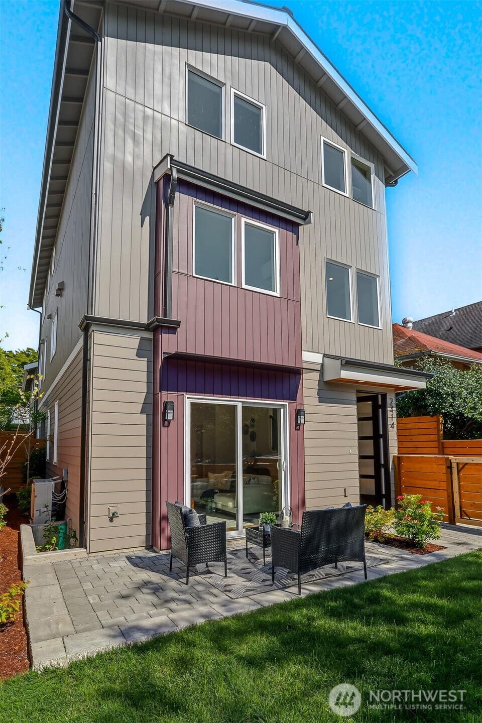 Photo of 2414 Queen Anne Avenue N, Seattle, WA 98119 (MLS # 2556900)