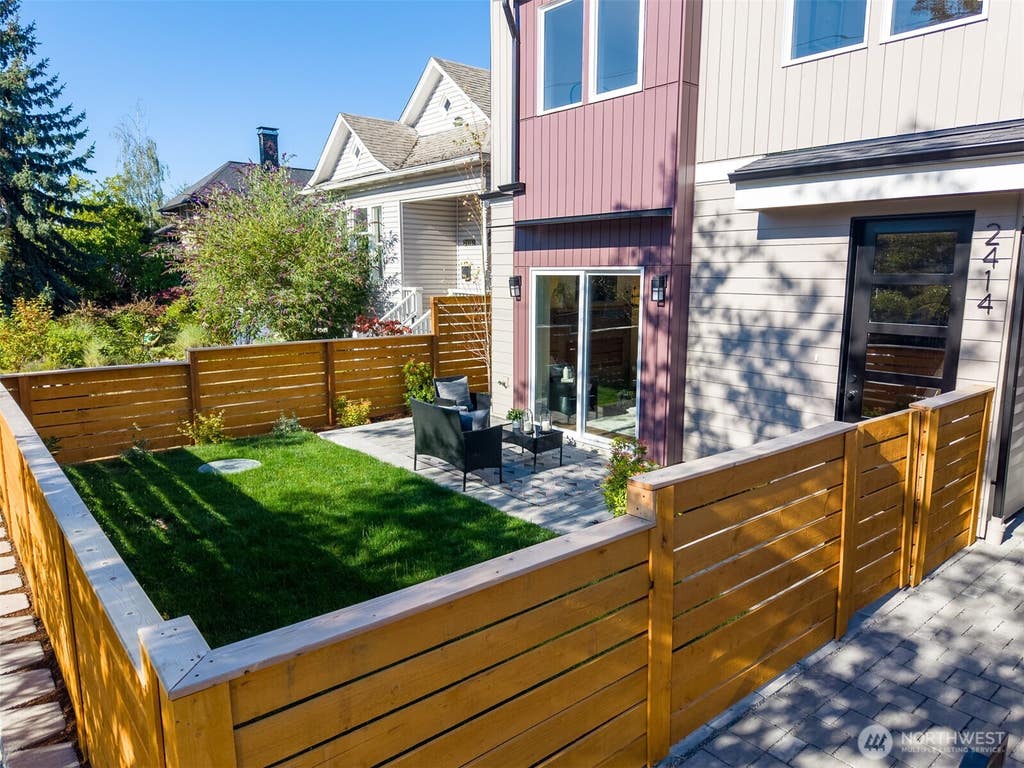 Photo of 2414 Queen Anne Avenue N, Seattle, WA 98119 (MLS # 2556900)