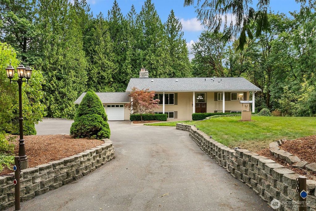 Photo of 13620 233rd Way SE, Issaquah, WA 98027 (MLS # 2431628)