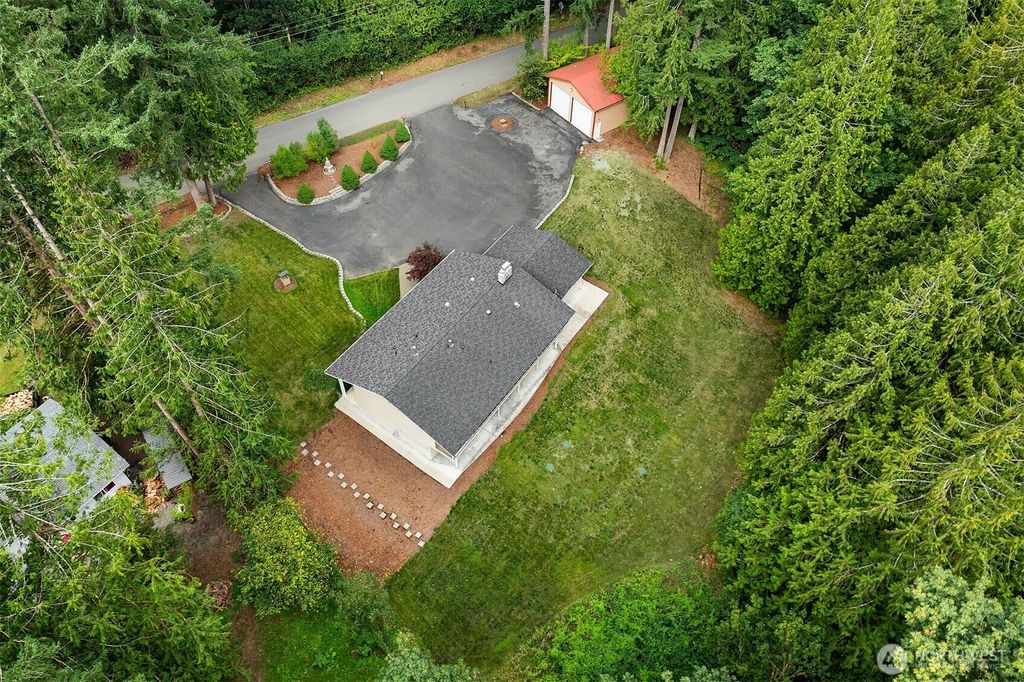 Photo of 13620 233rd Way SE, Issaquah, WA 98027 (MLS # 2431628)