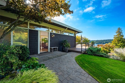 Photo of 7731 SE 58th ST ST, Mercer Island, WA 98040 (MLS # 2590370)