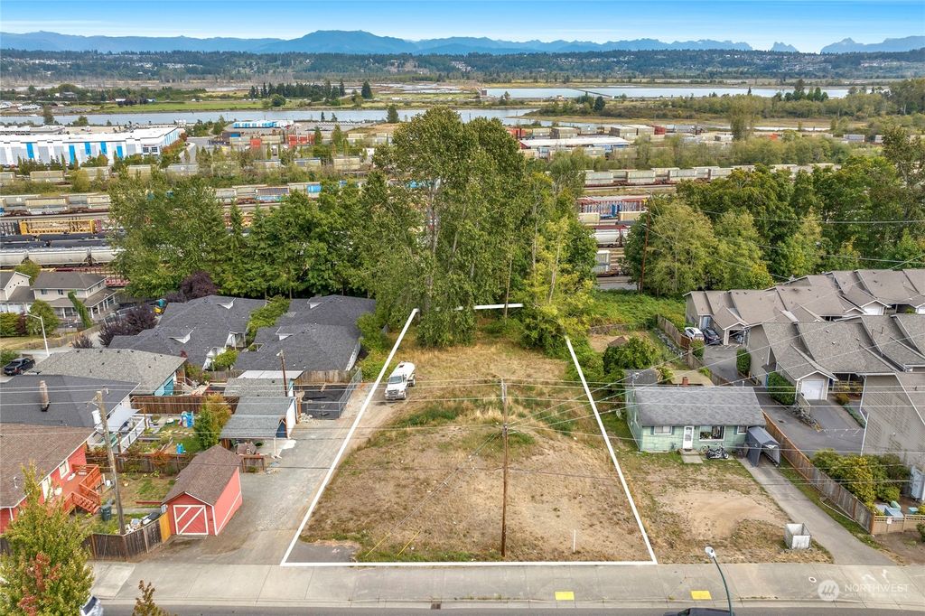 Photo of 815 E Marine View Drive, Everett, WA 98201 (MLS # 2160681)