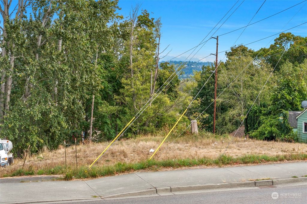 Photo of 815 E Marine View Drive, Everett, WA 98201 (MLS # 2160681)