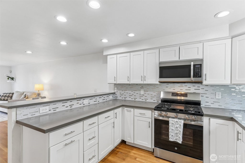 Photo of 12333 28th Avenue NE #B, Seattle, WA 98125 (MLS # 2567511)