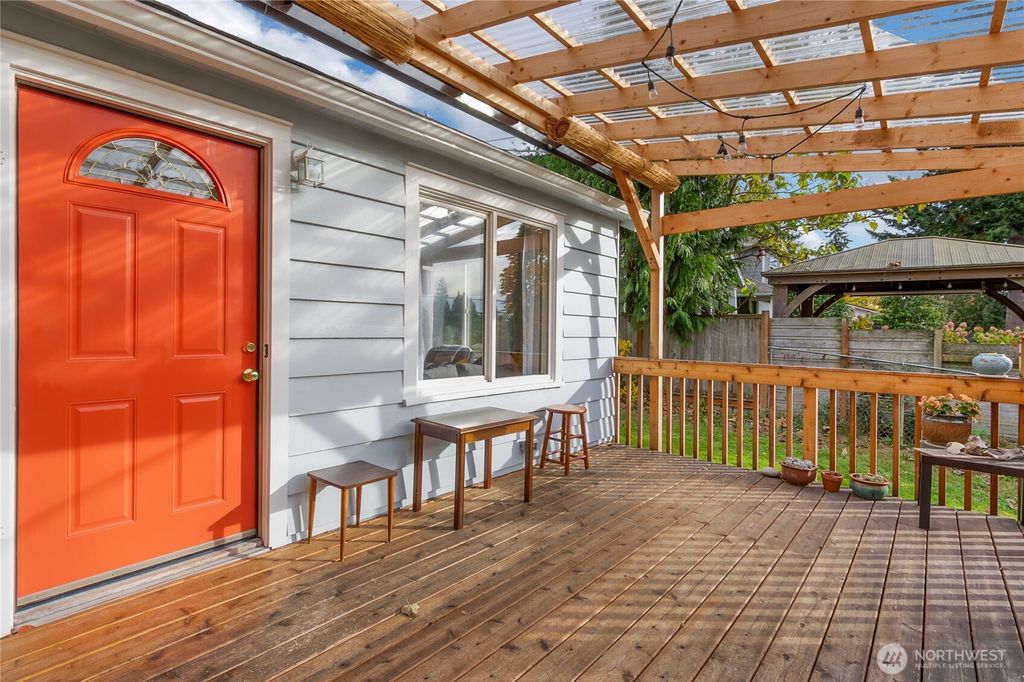Photo of 14426 12th Avenue SW, Burien, WA 98166 (MLS # 2448229)