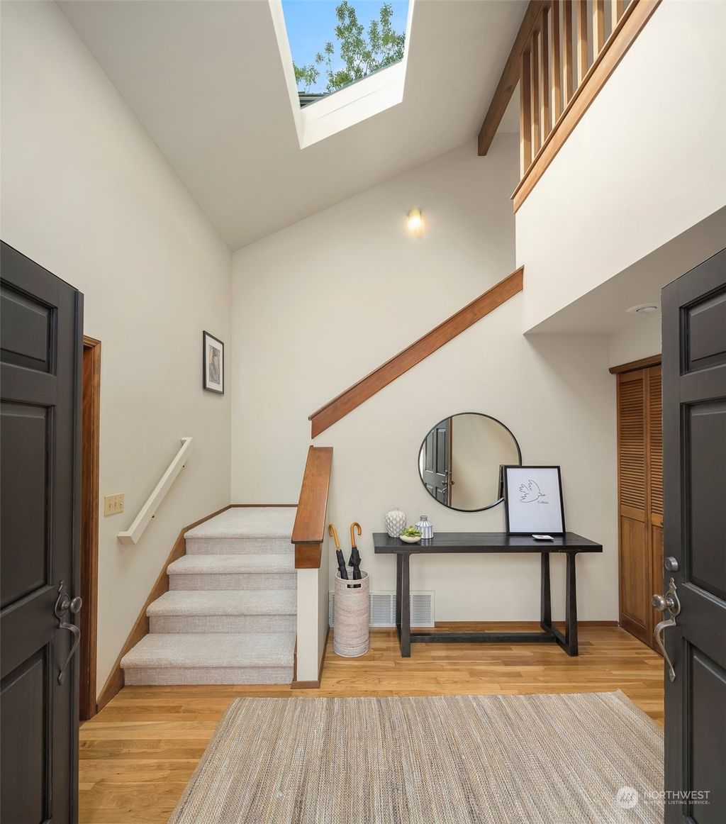 Photo of 2526 Medina Circle, Medina, WA 98039 (MLS # 2133340)