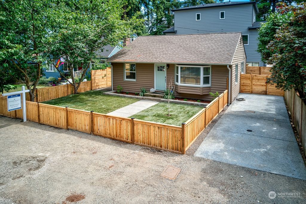 Photo of 14338 Interlake Avenue N, Seattle, WA 98133 (MLS # 2078040)