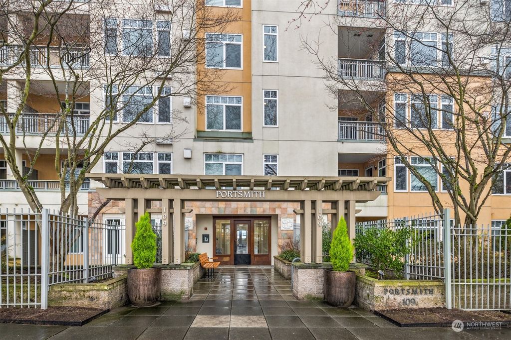 Photo of 109 2nd Street S #522, Kirkland, WA 98033 (MLS # 2201748)