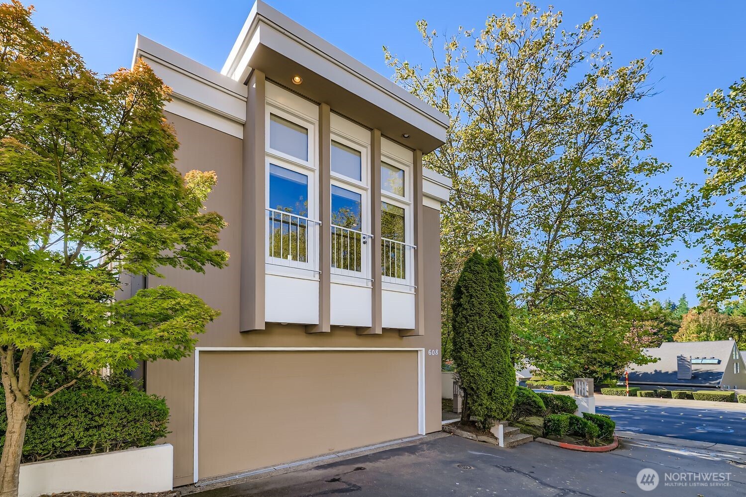 608 Bellevue Way SE F1
