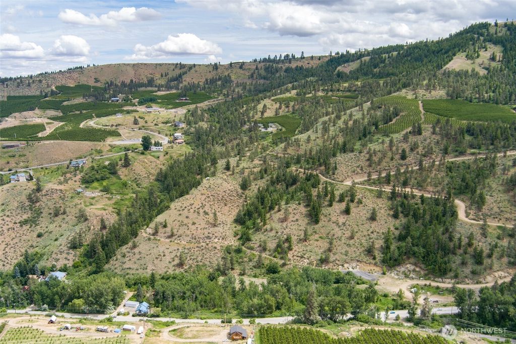 Photo of 35 Watchman Lane, Wenatchee, WA 98801 (MLS # 2483486)