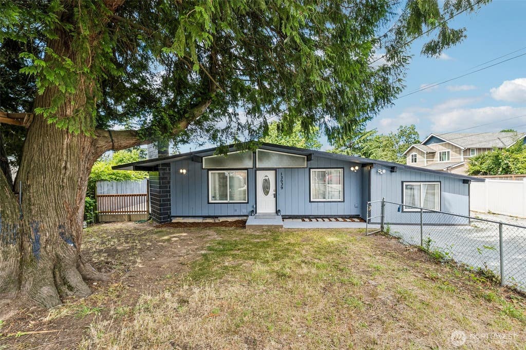 Photo of 13039 24th Avenue S, Seattle, WA 98168 (MLS # 2553927)