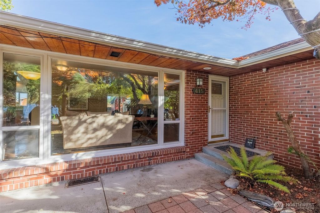 Photo of 415 Rose Way, Everett, WA 98203 (MLS # 2441866)