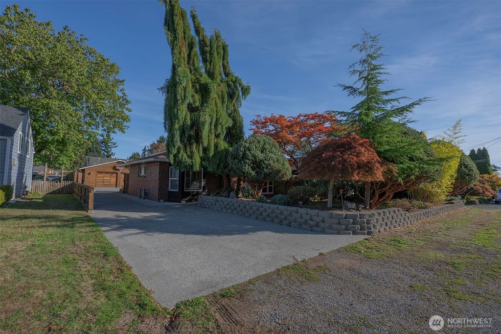 Photo of 415 Rose Way, Everett, WA 98203 (MLS # 2441866)
