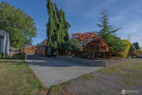Photo of 415 Rose Way, Everett, WA 98203 (MLS # 2441866)