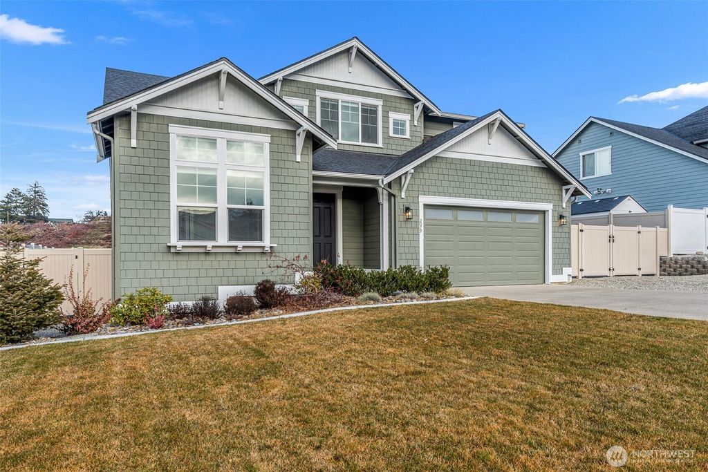 Photo of 2079 Legacy Place SE, East Wenatchee, WA 98802 (MLS # 2468190)