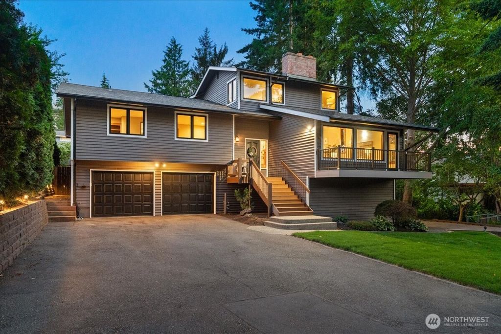 Photo of 807 7th Avenue N, Edmonds, WA 98020 (MLS # 2558686)