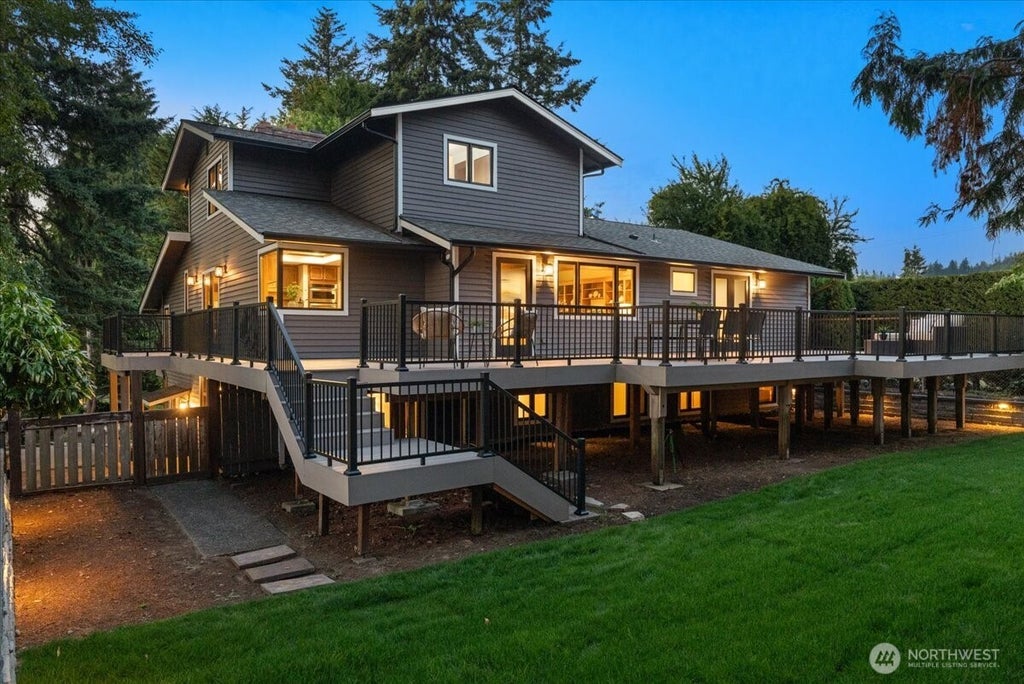 Photo of 807 7th Avenue N, Edmonds, WA 98020 (MLS # 2558686)